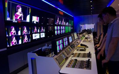 光影背后的匠心——探秘山海關區廣播電視臺節目制作全流程